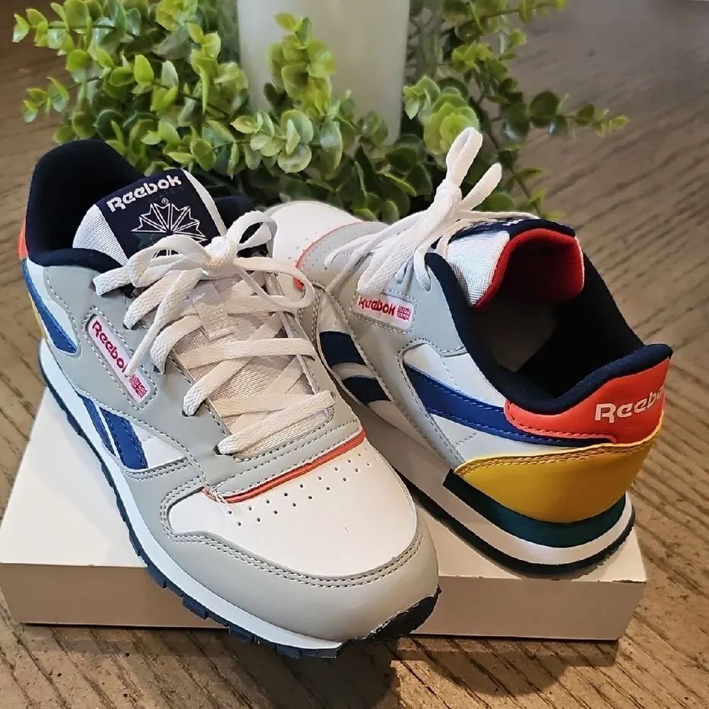 Reebok Grade School Sneakers Size 2 NWOT